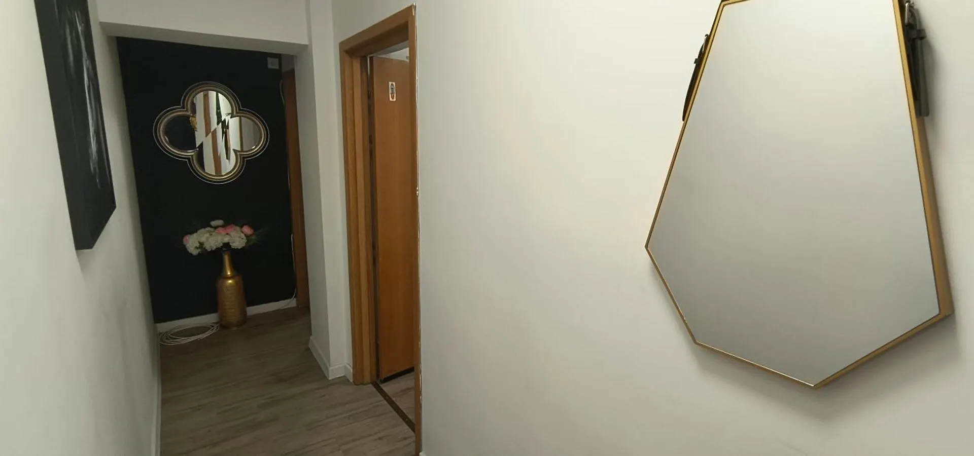 Old Town Central Apartment With 4 Private Bedrooms For Up To 14 People Bukareszt
