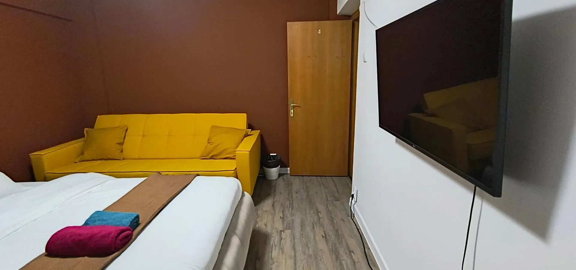 Old Town Central Apartment With 4 Private Bedrooms For Up To 14 People Bukareszt