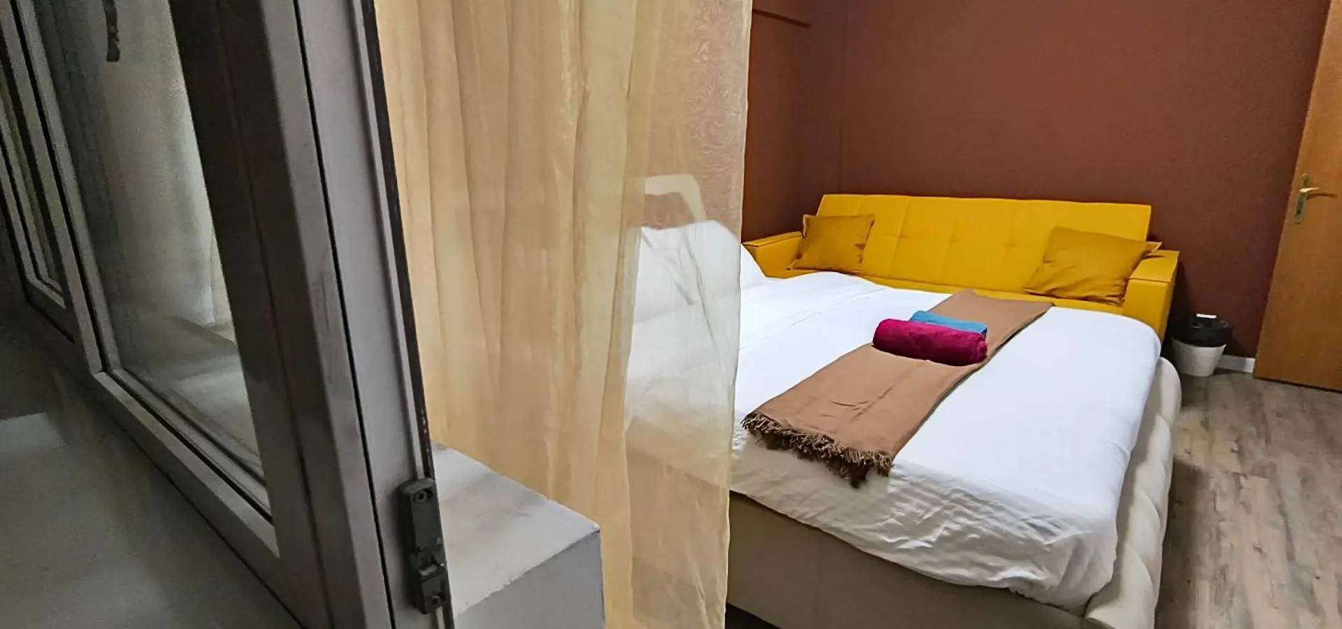 Old Town Central Apartment With 4 Private Bedrooms For Up To 14 People Bukareszt