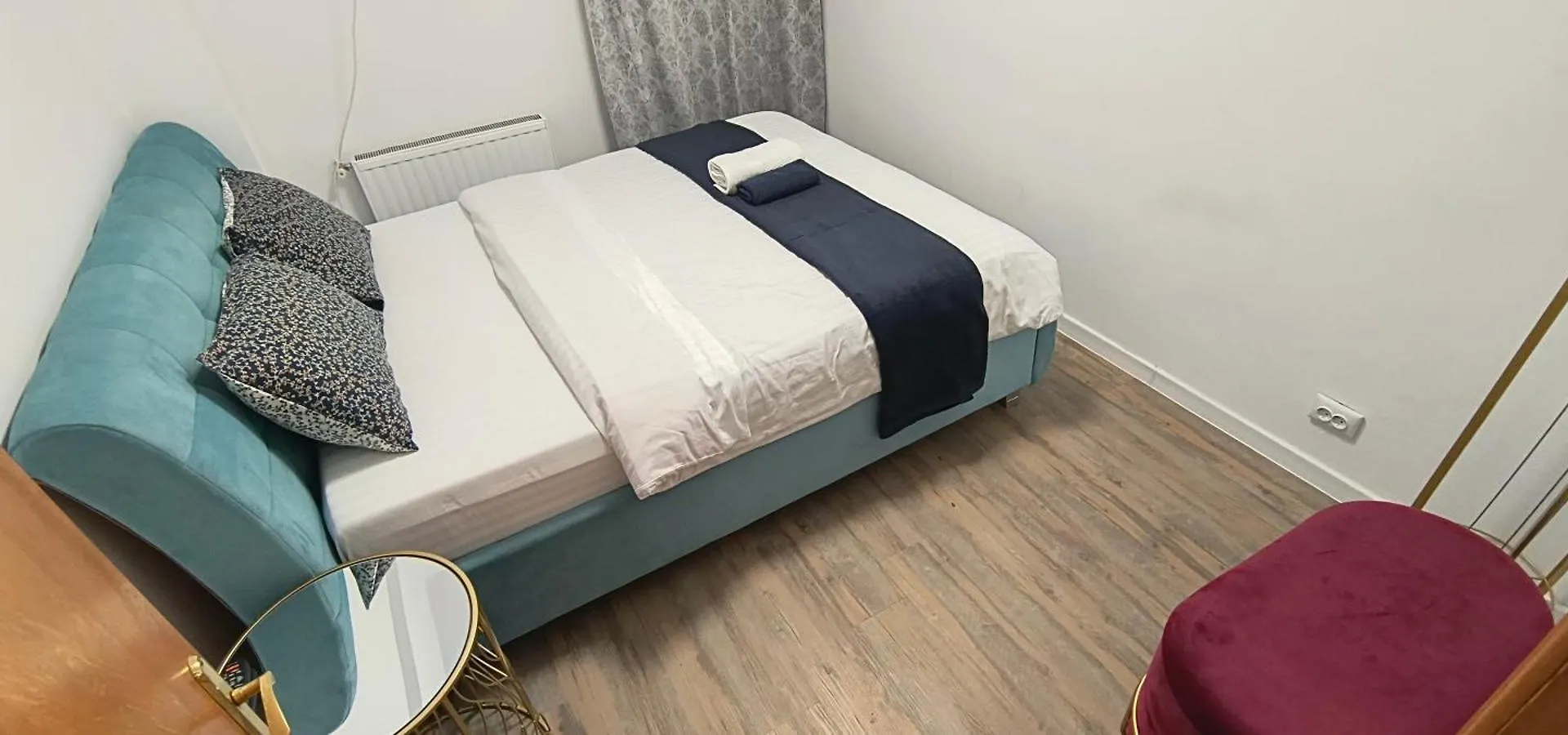 Old Town Central Apartment With 4 Private Bedrooms For Up To 14 People Bukareszt