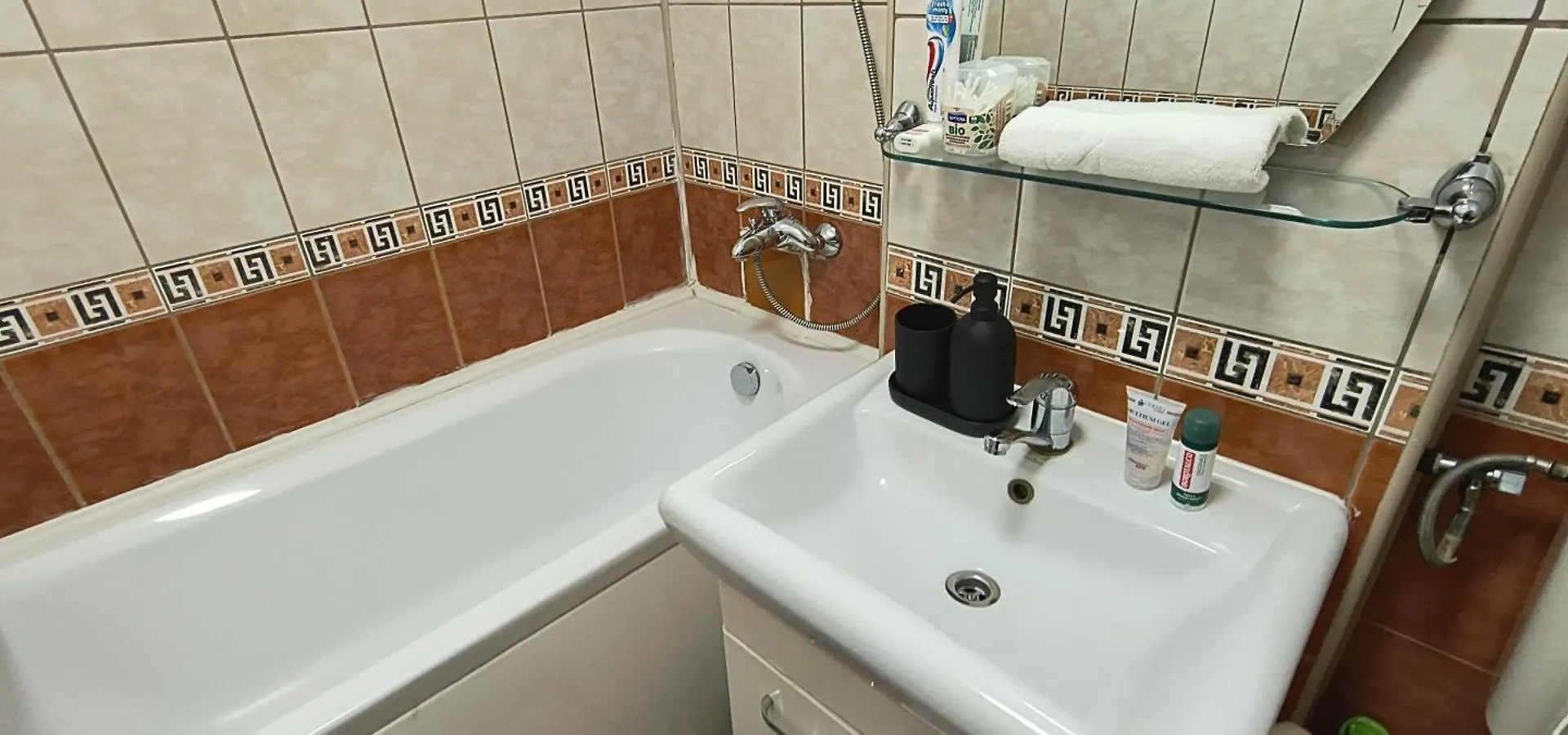 Old Town Central Apartment With 4 Private Bedrooms For Up To 14 People Bucharest