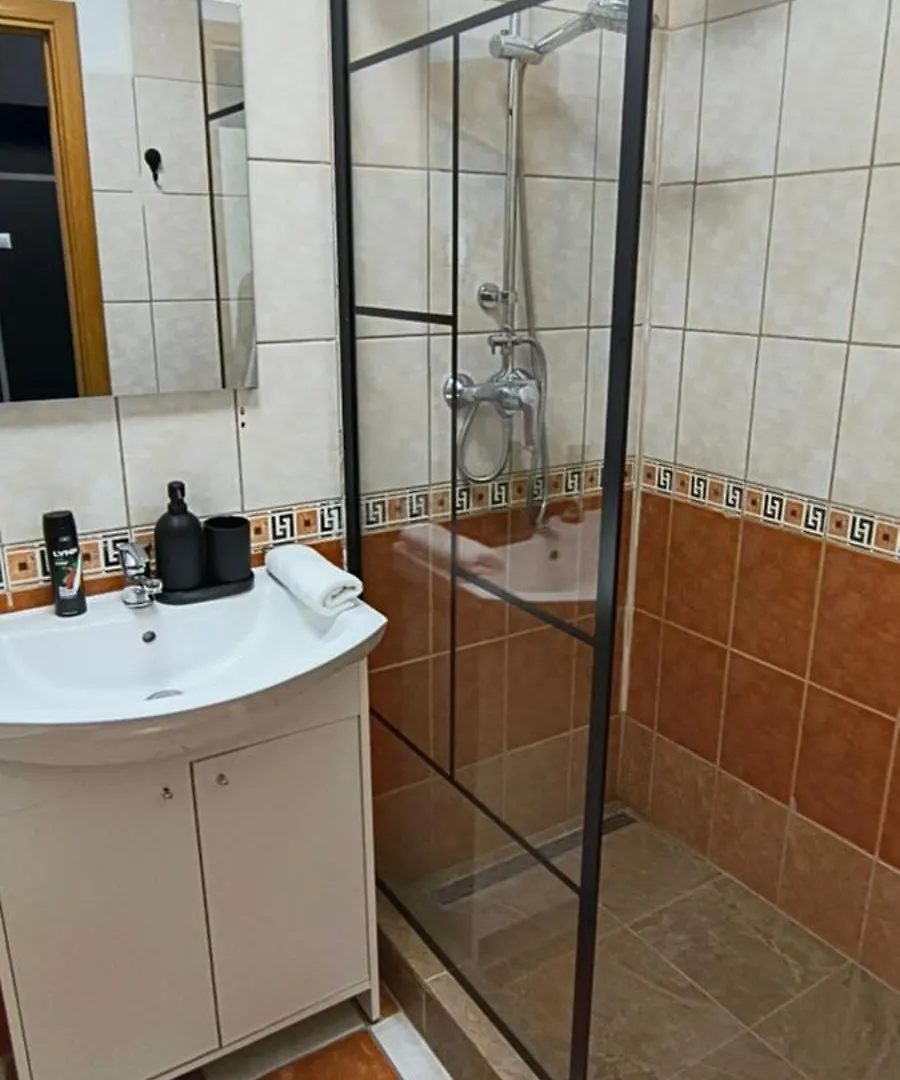 Old Town Central Apartment With 4 Private Bedrooms For Up To 14 People Bucharest Romania