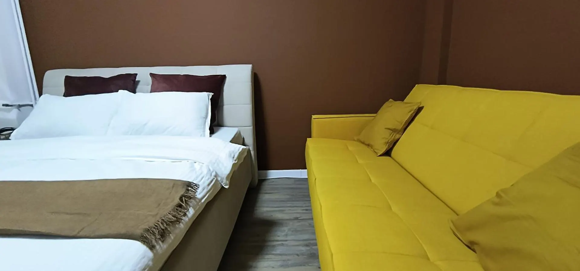 Old Town Central Apartment With 4 Private Bedrooms For Up To 14 People Bucharest