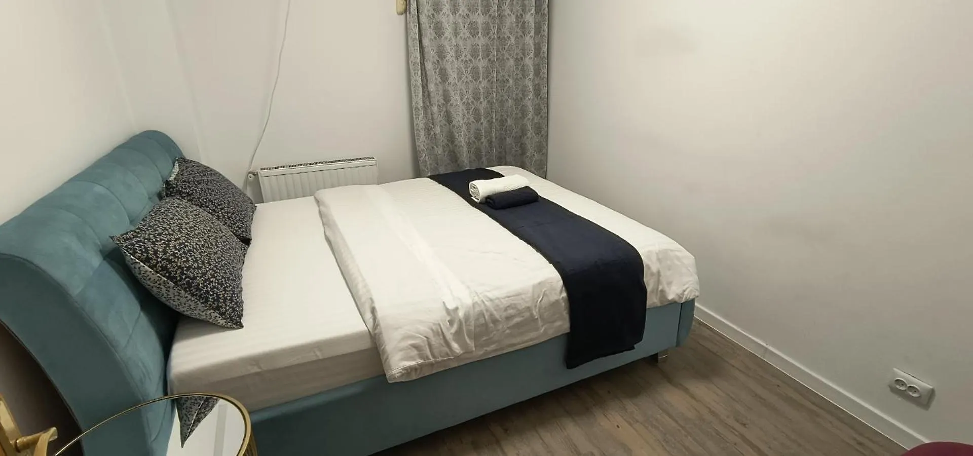 Old Town Central Apartment With 4 Private Bedrooms For Up To 14 People Bucharest