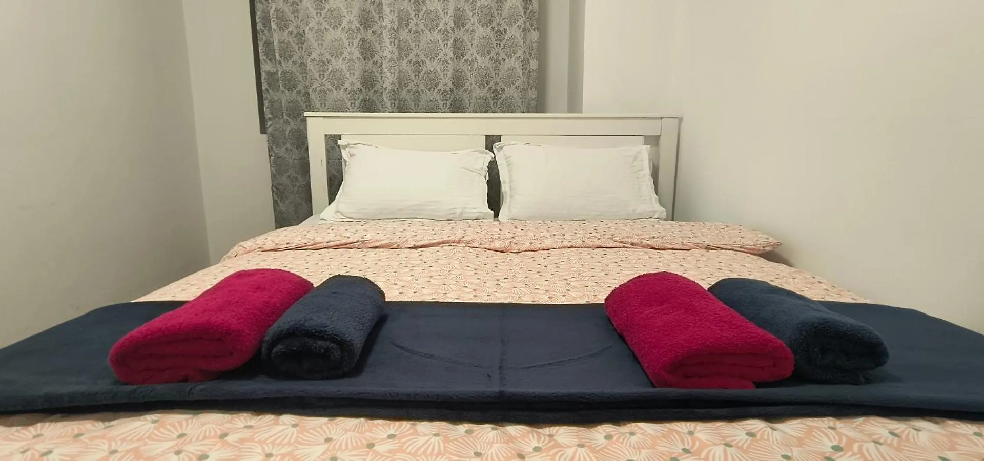 Old Town Central Apartment With 4 Private Bedrooms For Up To 14 People Bucharest
