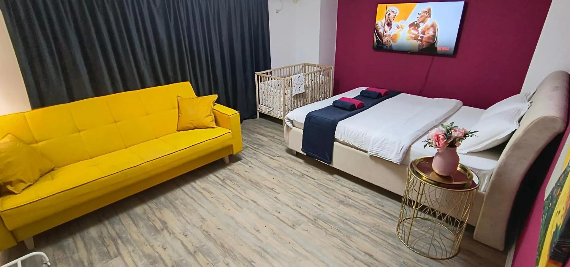 Old Town Central Apartment With 4 Private Bedrooms For Up To 14 People Bucharest