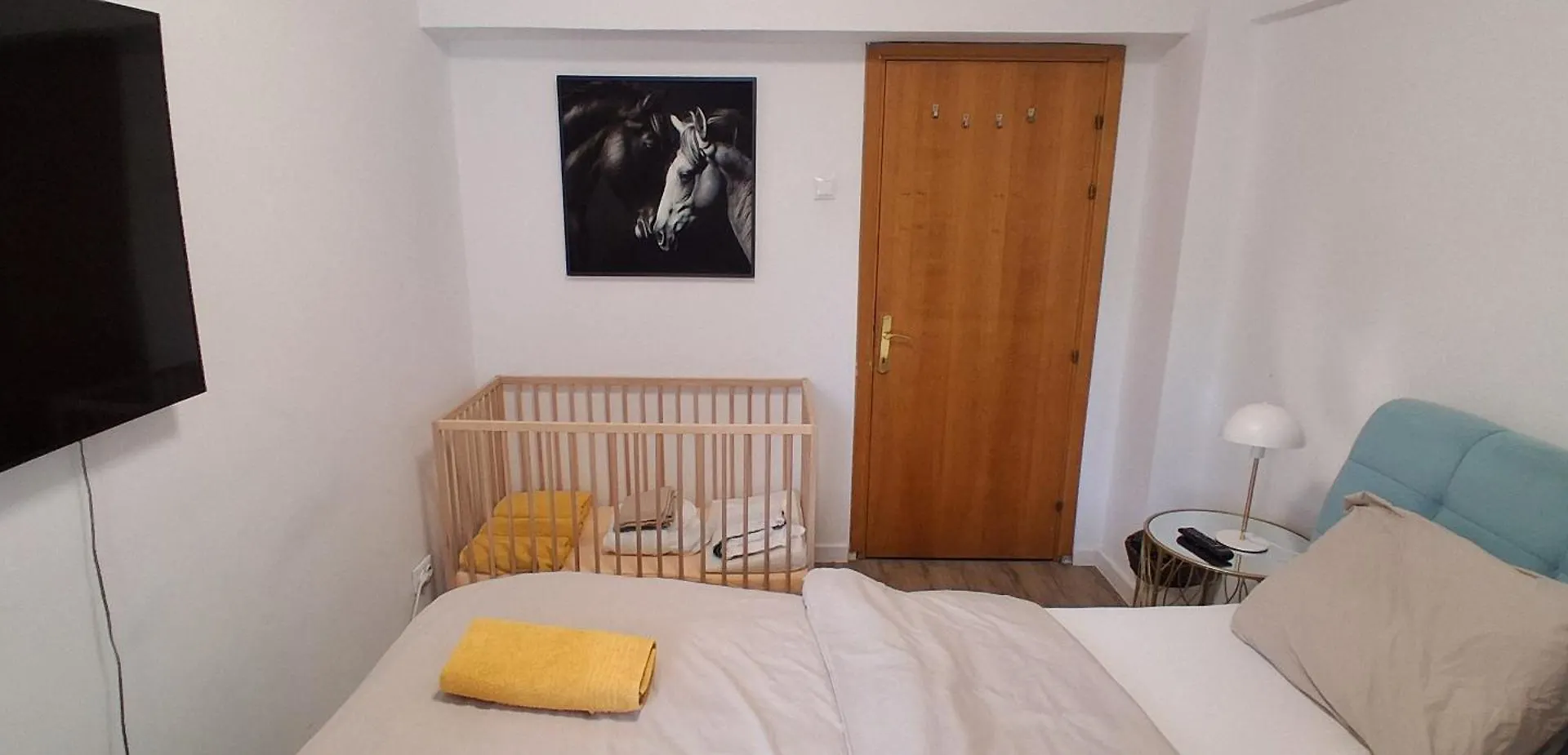 Old Town Central Apartment With 4 Private Bedrooms For Up To 14 People Bucharest Romania
